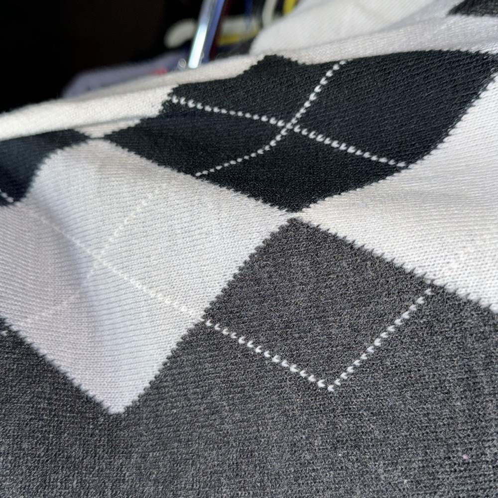 New York & Company- Gray Plaid V Neck Sweater Size Medium - Picture 2 of 8